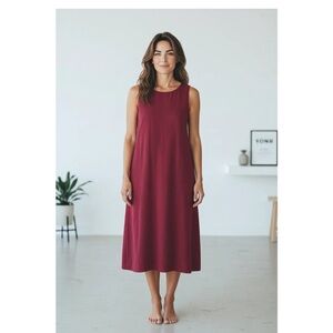 Elegant Sleeveless Burgundy Dress